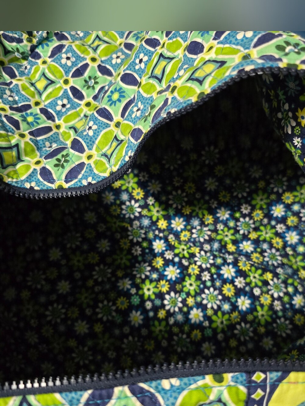Vera Bradley 3-Piece Travel & Campus Bundle – Retired "Daisy Daisy" Pattern 🌼✨ - Picture 3 of 10